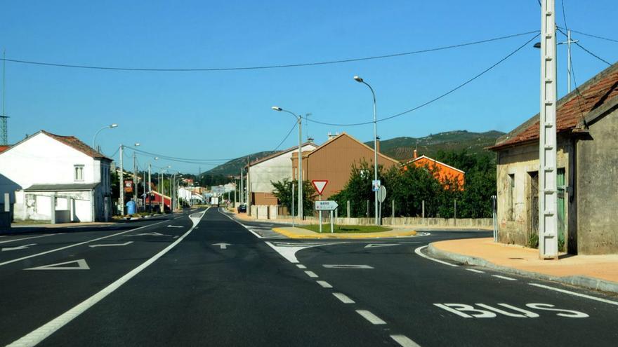 Las obras de contención del Louro obligan a variar las rutas de autobús en Valga, Cesures y Padrón