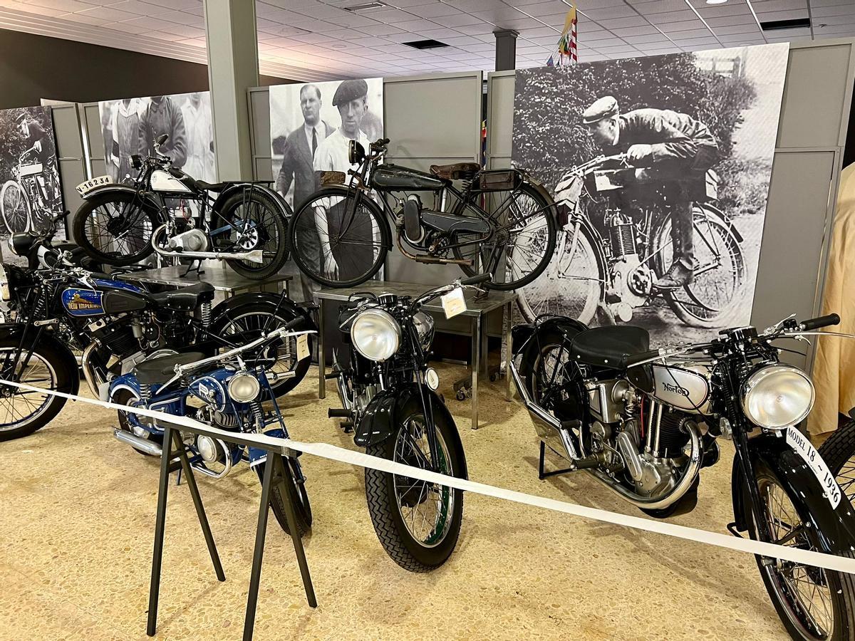 Algunos de los modelos exhibidos en la Sala Santy de Riola