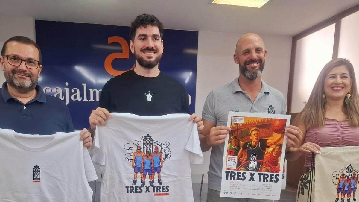 Presentación del torneo por parte de integrantes del UBA Almendralejo, Ayuntamiento y Cajalmendralejo.