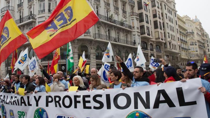 Policías y guardias civiles reclaman mejor sueldo