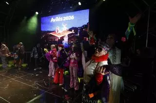 En imágenes: El concurso de murgas de Avilés bajo la lluvia