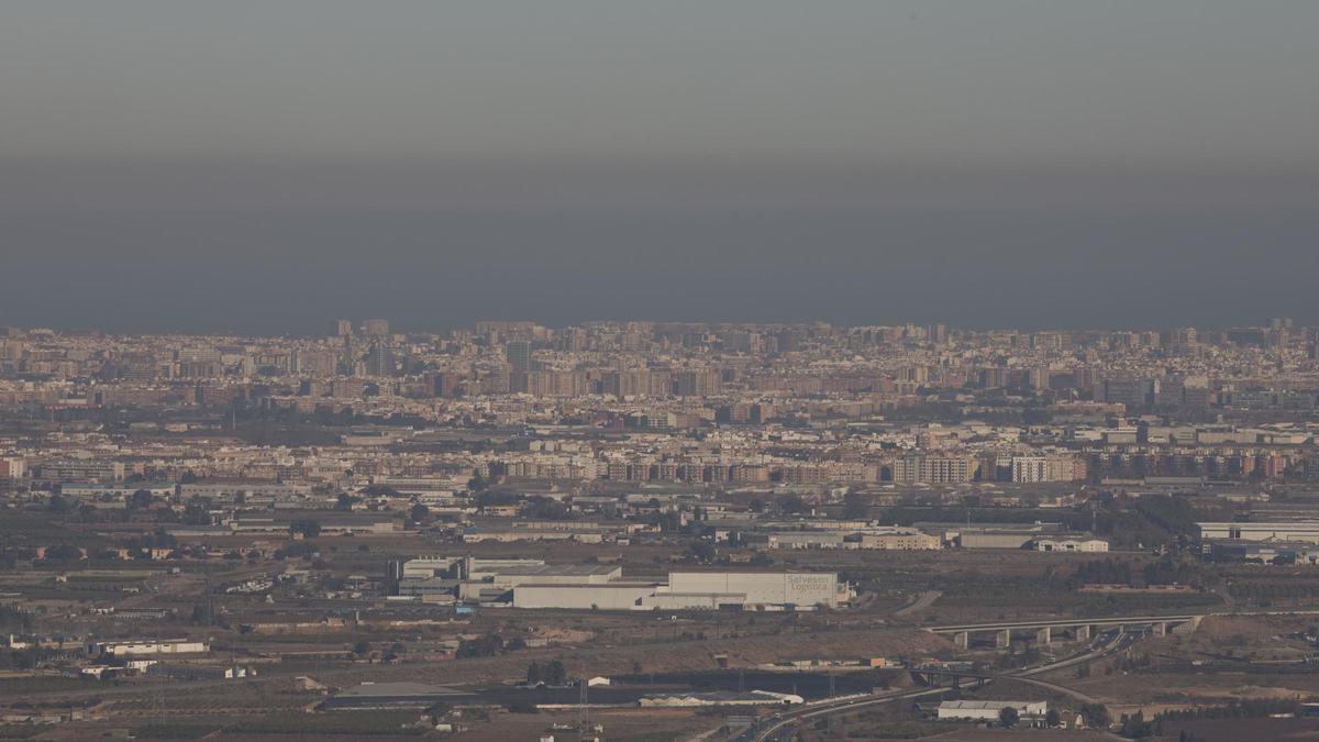 Una &quot;boina&quot; de contaminación cubre València