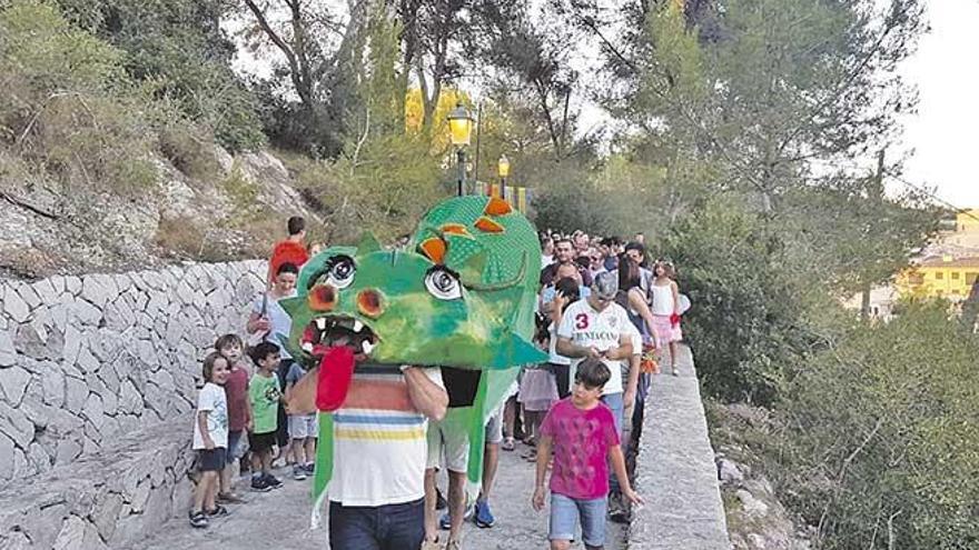 La &#039;Festa del sol que balla&#039; congrega a las familias en el pueblo de Sant Joan