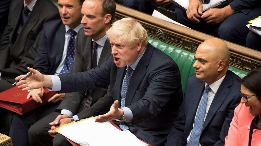 Johnson, durante el debate de ayer en la Cámara de los Comunes. // Efe