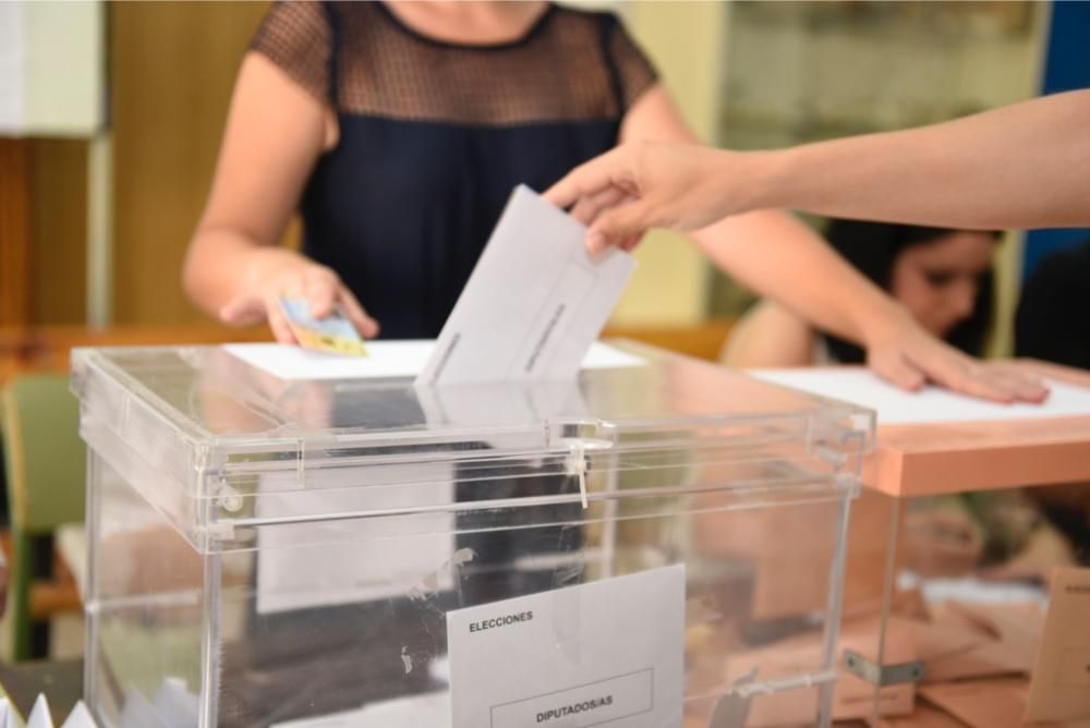 Elecciones Generales: Ambiente en los colegios de