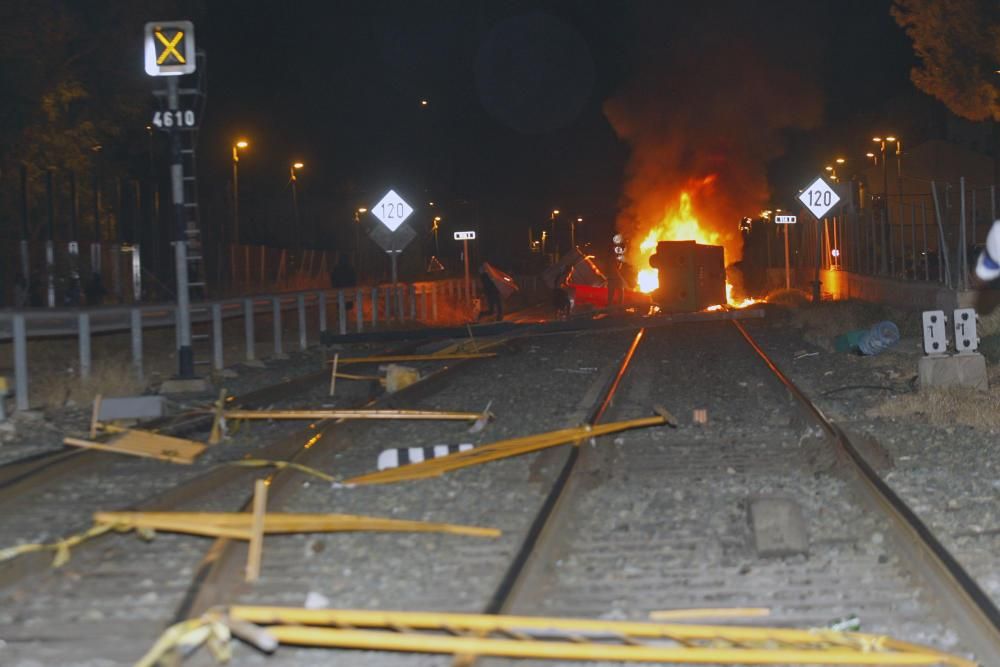 Noche de actos vandálicos en las vías