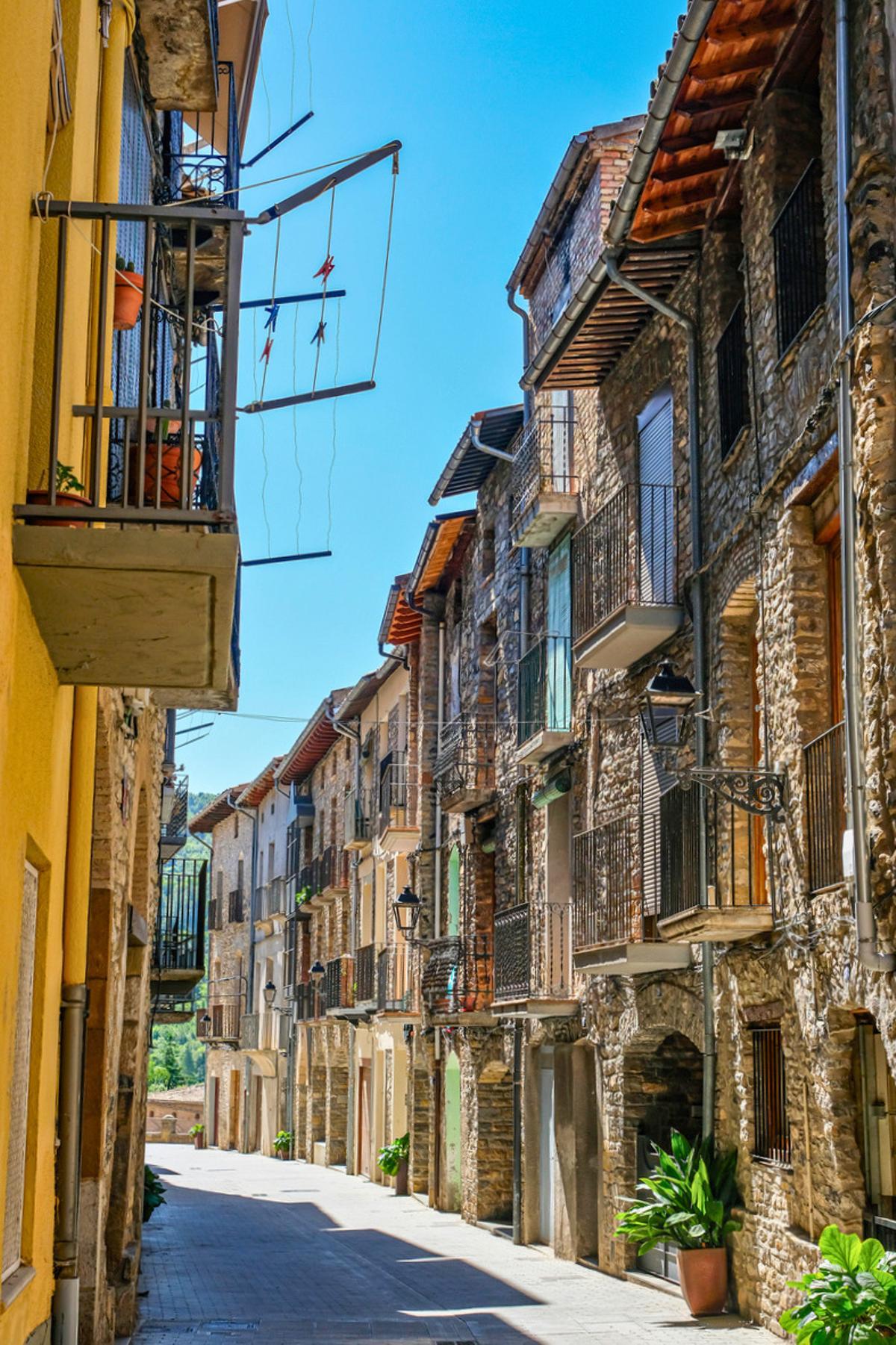 Una calle del núcleo antiguo de La Pobla de Segur
