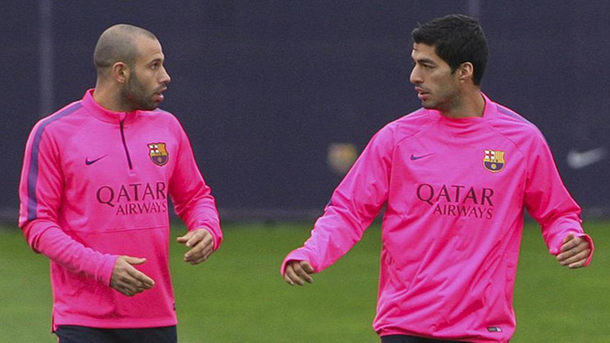 Javier Mascherano y Luis Suárez, durante un entrenamiento en la ciudad deportiva del Barça