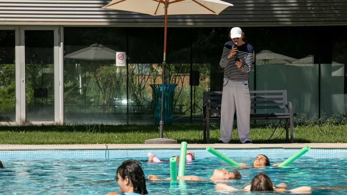 El público disfrutando del concierto acuático 'Water Music', refrescante propuesta internacional de Pierre Sauvageot.