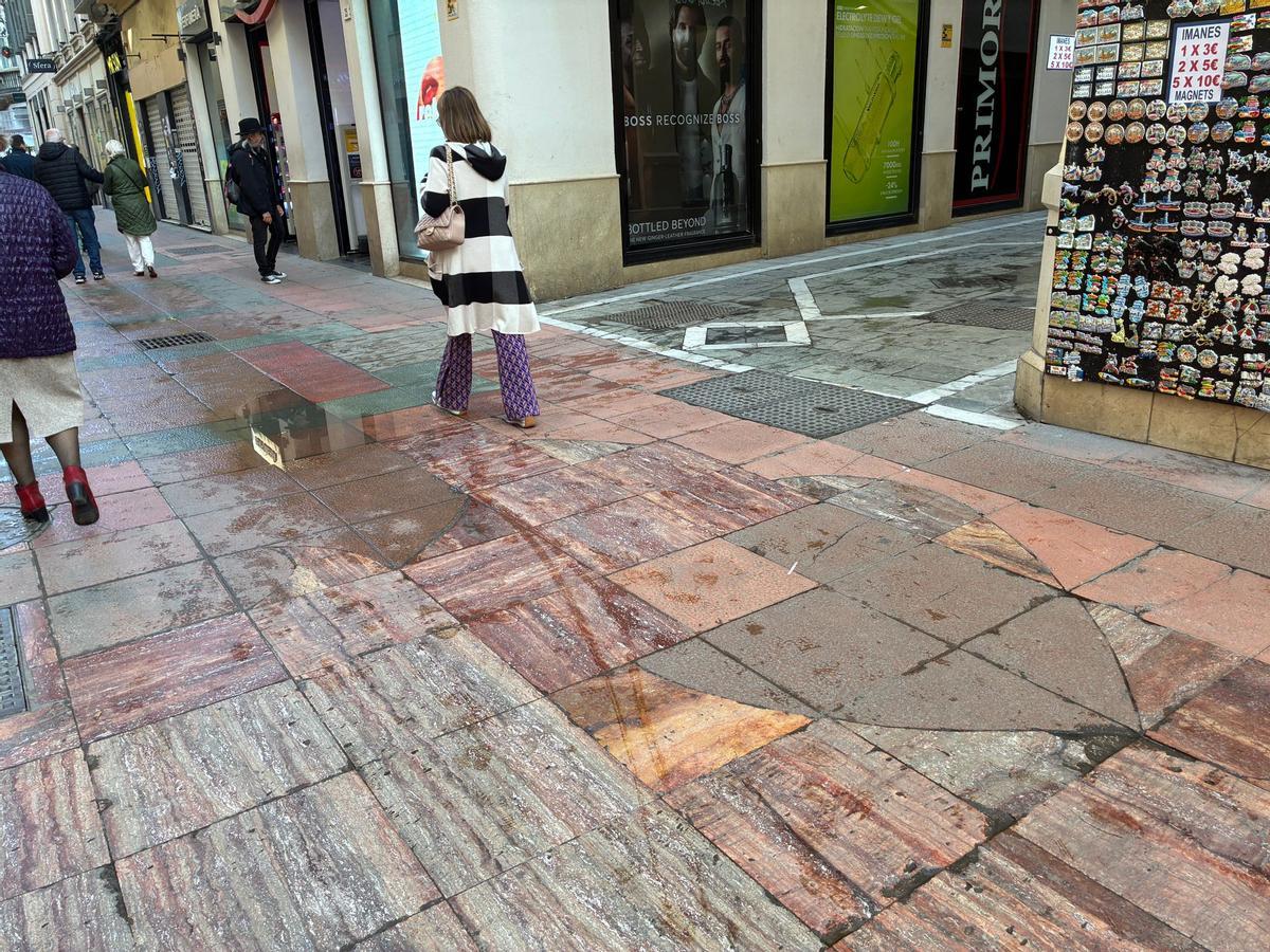 Corazón ardiente en el pavimento de la calle Nueva de Málaga