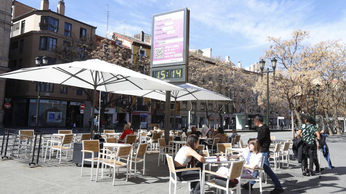 Un calor inusual en marzo deja 30 grados de temperatura en Zaragoza