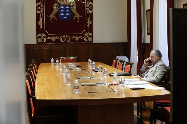 Delia Padrón Reunión de la Mesa y Junta de Portavoces del Parlamento de Canarias para abordar una posible moción de censura a Clavijo