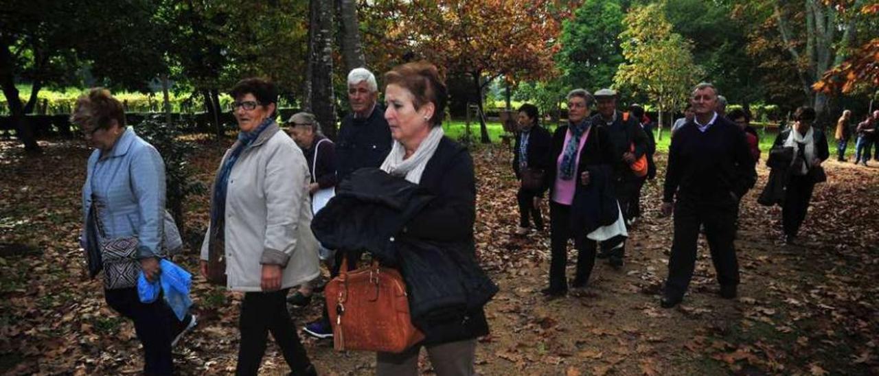 Un grupo de turistas visitando el Pazo de Rubiáns, en Vilagarcía de Arousa. // Iñaki Abella