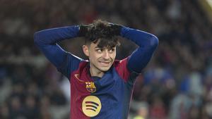 Barcelona. 25.02.2025. Deportes. Pedri tras desaprovechar ante puerta durante el partido de ida de los cuartos de final de la Copa del Rey entre el FC Barcelona y el Atlético de Madrid. Fotografía de Jordi Cotrina