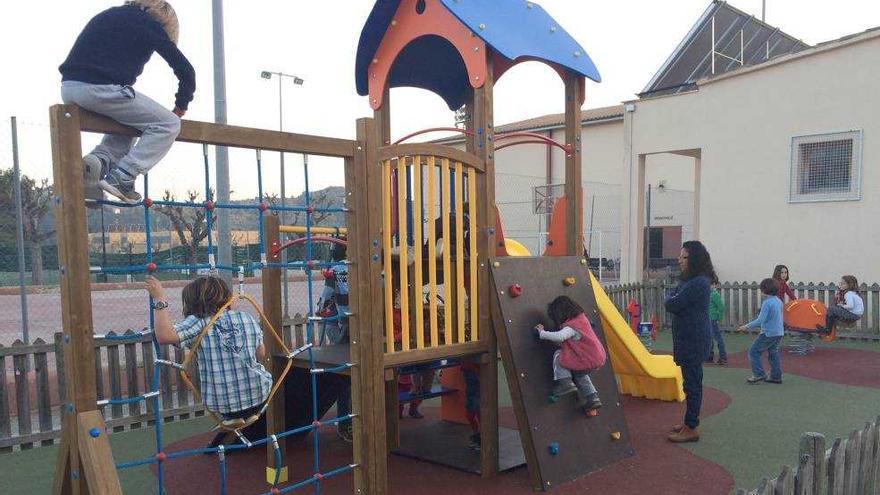 La nueva imagen que presenta el parque infantil ubicado junto al polideportivo.