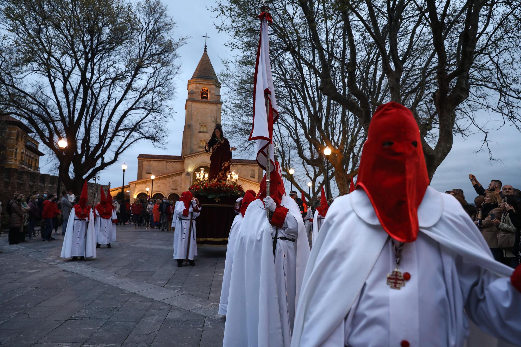 En imágenes: procesión del Miércoles Santo en Gijón