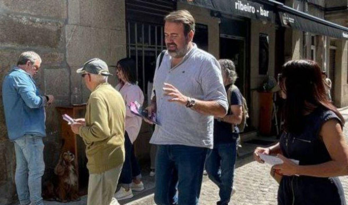 Igrexas acudió almercadillo de Bouzas.