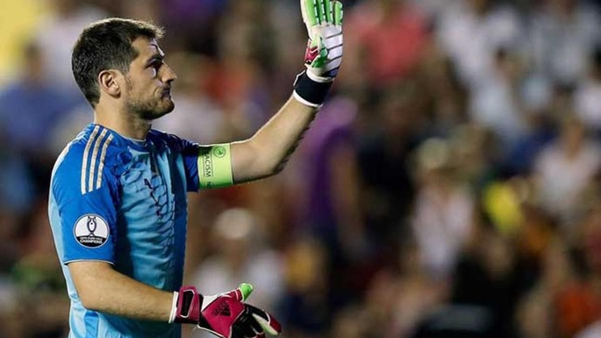 Iker Casillas no vive su tarde más plácida en el Santiago Bernabéu