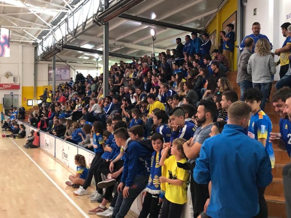 El Sarrià celebra l'històric ascens a la segona divisió espanyola d'handbol