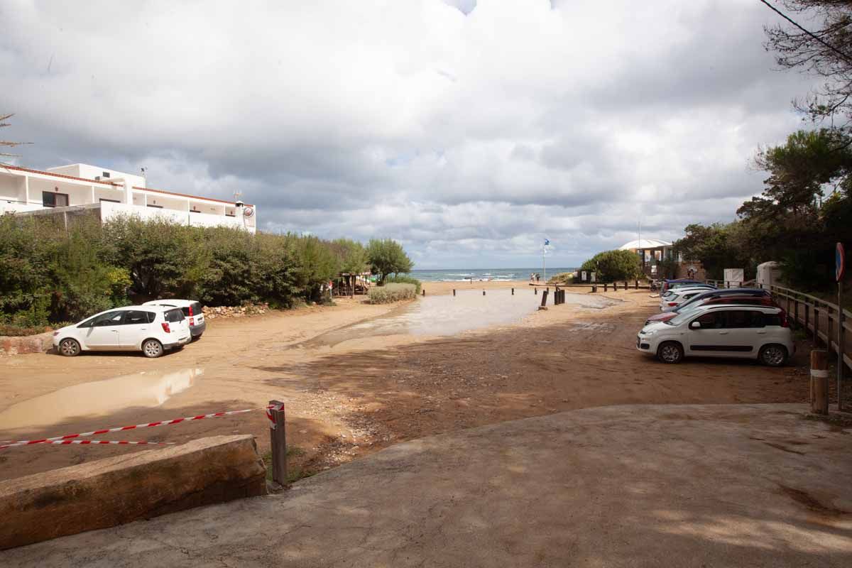 Las fuertes lluvias en Ibiza obligan a cerrar tres aparcamientos