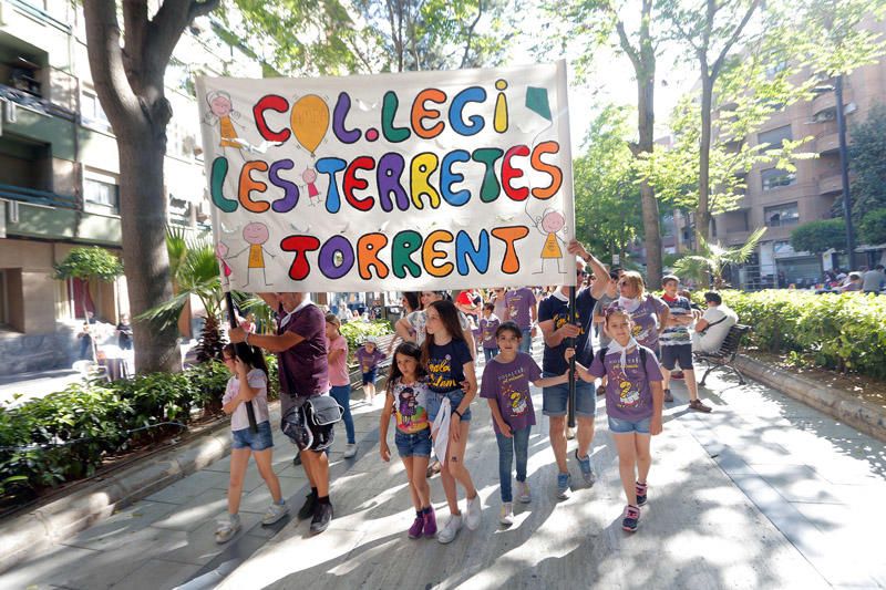 La 'festa del valencià' toma las calles de Torrent