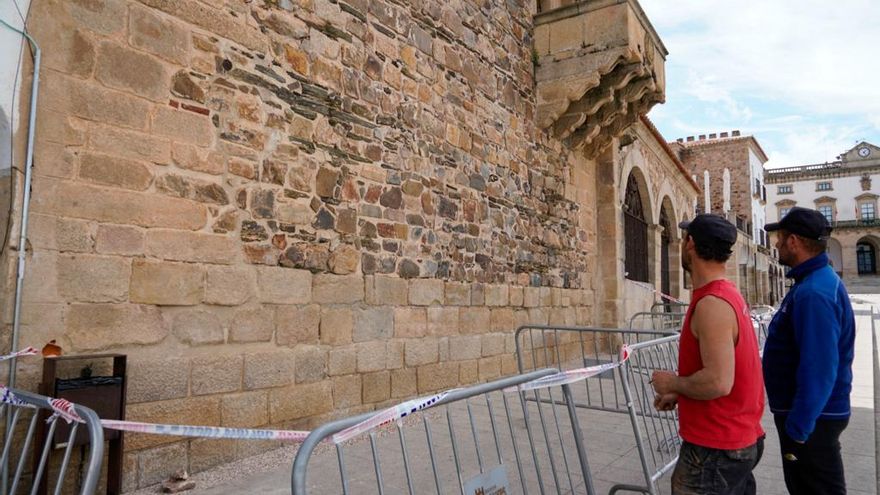 Acordonada la Torre de Bujaco de Cáceres por desprendimientos