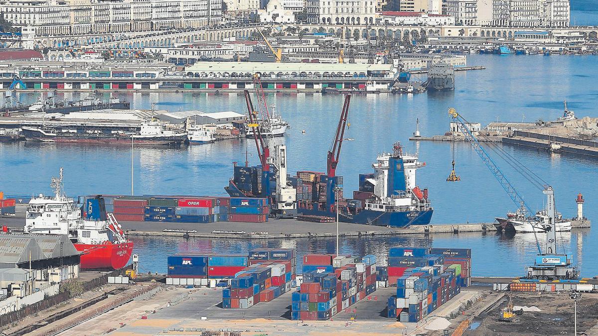 El puerto de Argel, donde permanecían bloqueados contenedores cargados procedentes de compañías castellonenses, en una imagen de archivo.