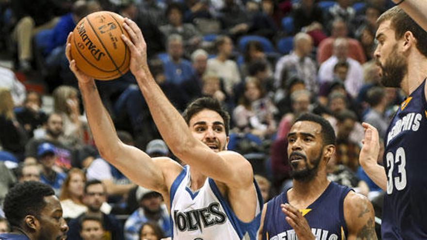 Ricky Rubio y Marc Gasol, durante su enfrentamiento.