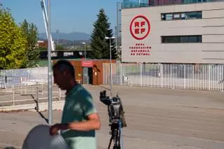 La UCO detiene a siete personas de confianza de Rubiales en la Federación de Fútbol por las obras en La Cartuja