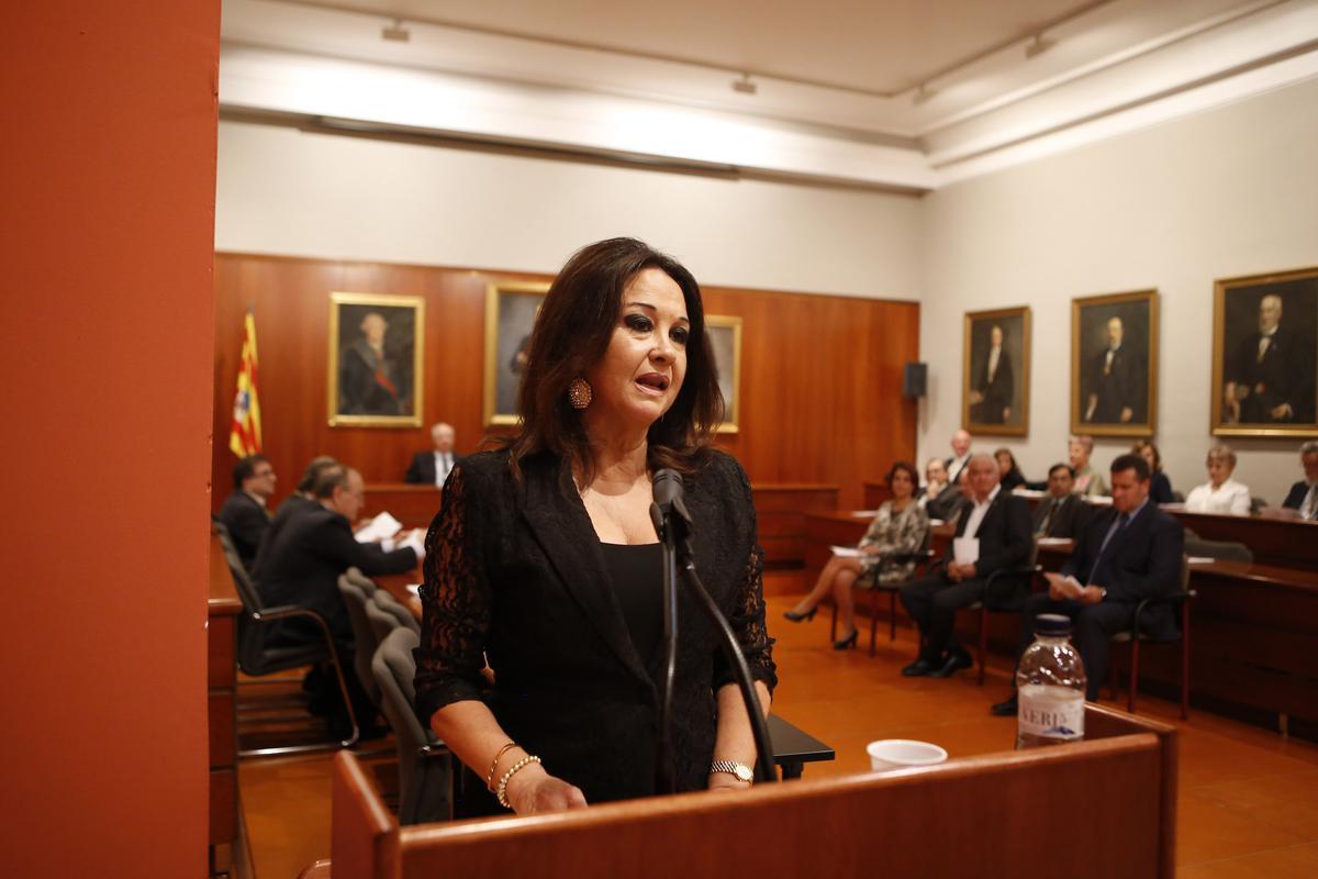Magdalena Lasala participa en el volumen con 'La doncella de Calcena'.