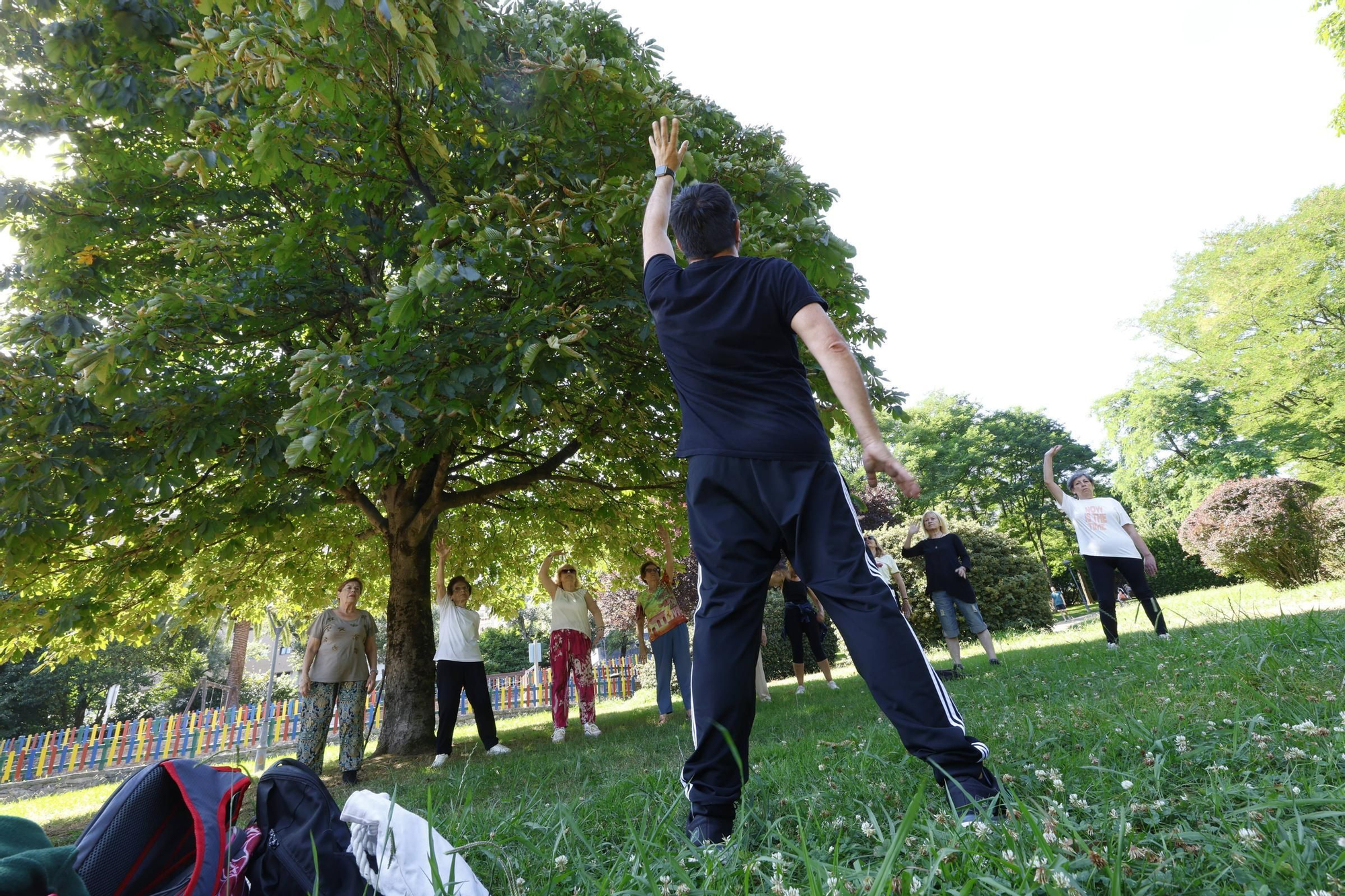 EN IMÁGENES: Cursos de taichi al aire libre en Avilés