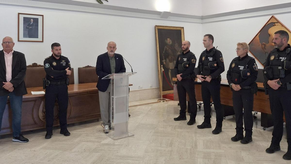 El alcalde, el intendente jefe, el concejal de Seguridad y cuatro de los integrantes de la nueva unidad policial