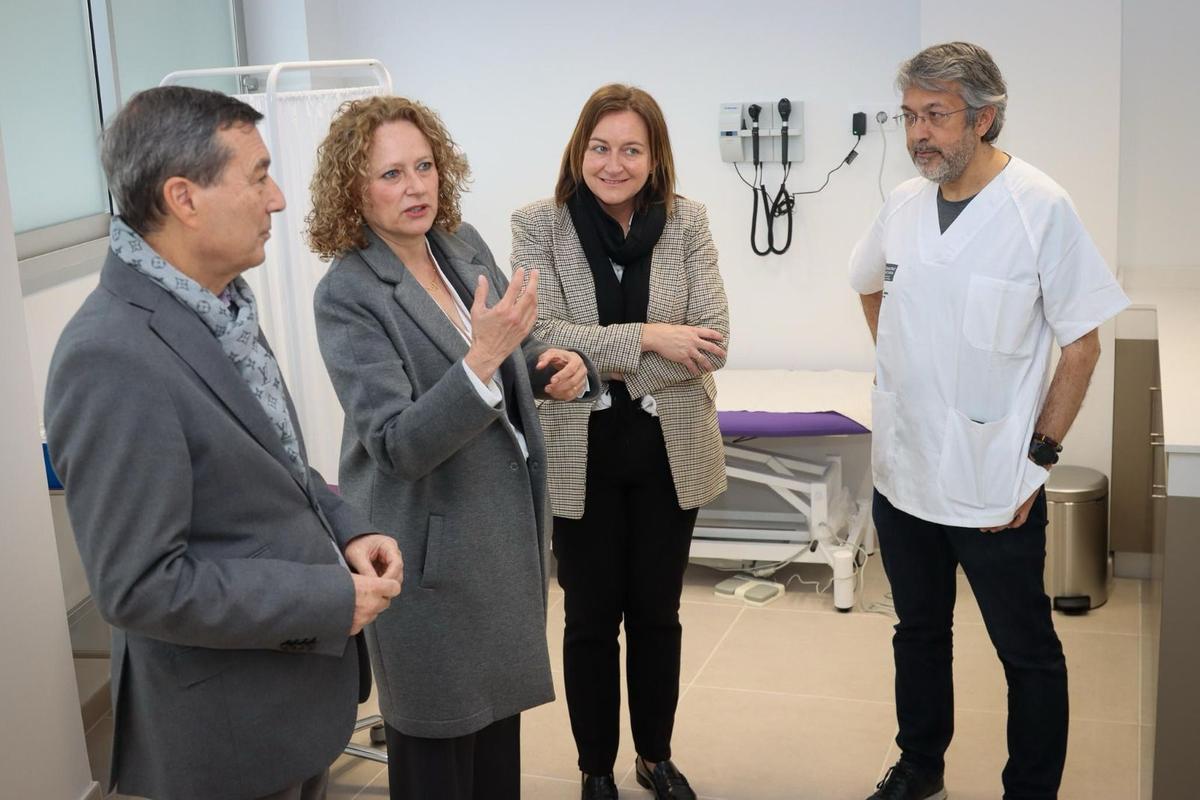 La alcaldesa junto al conseller de Sanidad en el nuevo centro de salud de Torrent.