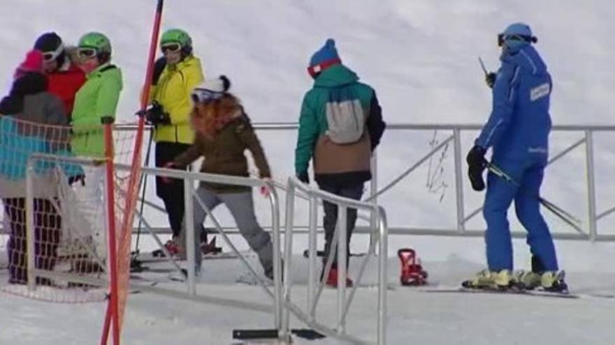 Lleno en las pistas de esquí en el arranque de la temporada