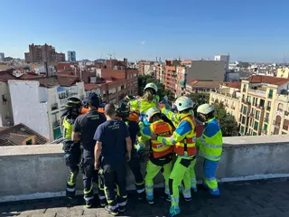 Herido grave un trabajador en Ponzano tras precipitarse desde un poste en una azotea a 5 metros de altura