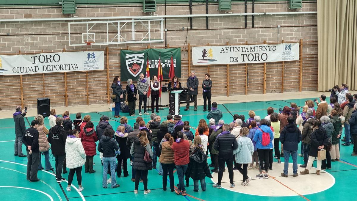 Asistentes a la conmemoración del Día Internacional de la Mujer en Toro.