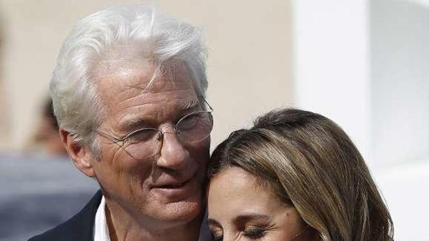 Richard Gere y Alejandra Silva, ayer. // Efe