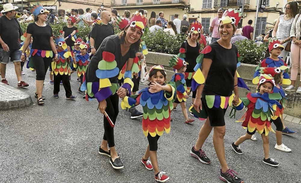 Manacor despide las Fires i Festes con un desfile de carrozas