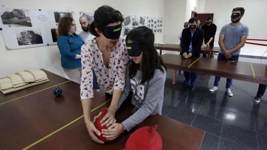 Una imagen de la exposición &quot;Tactilia&quot; que se exhibe en el centro educativo de la ONCE. // Rafa Vázquez