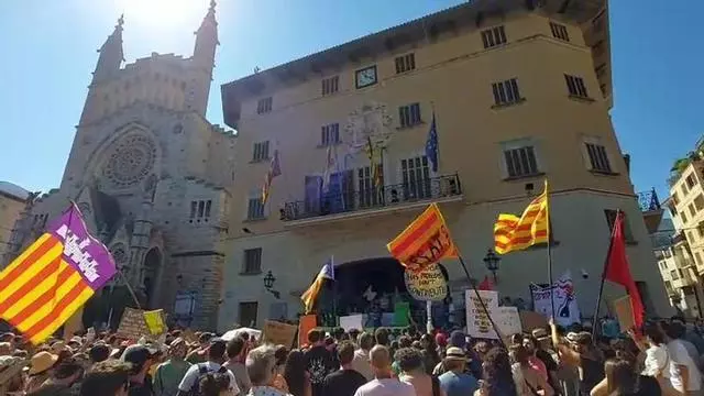 Demo gegen Massentourismus in Sóller