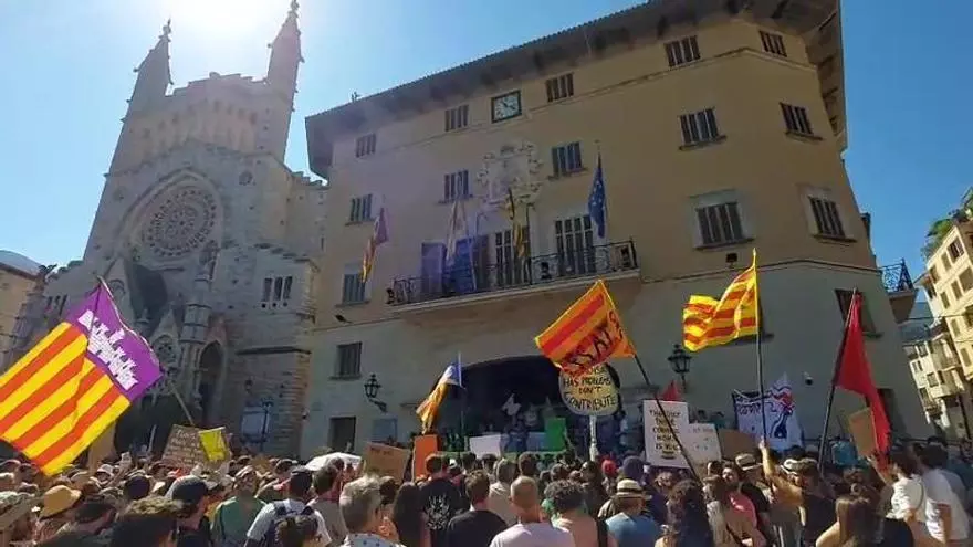 Demo gegen Massentourismus in Sóller