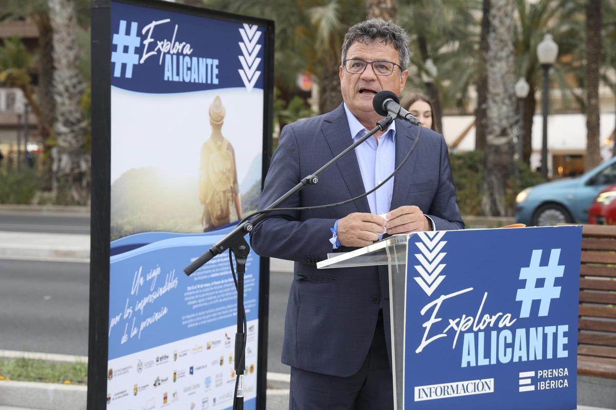 Toni Cabot, director de INFORMACIÓN presentó el acto de inauguración de la exposición &quot;Explora Alicante&quot;