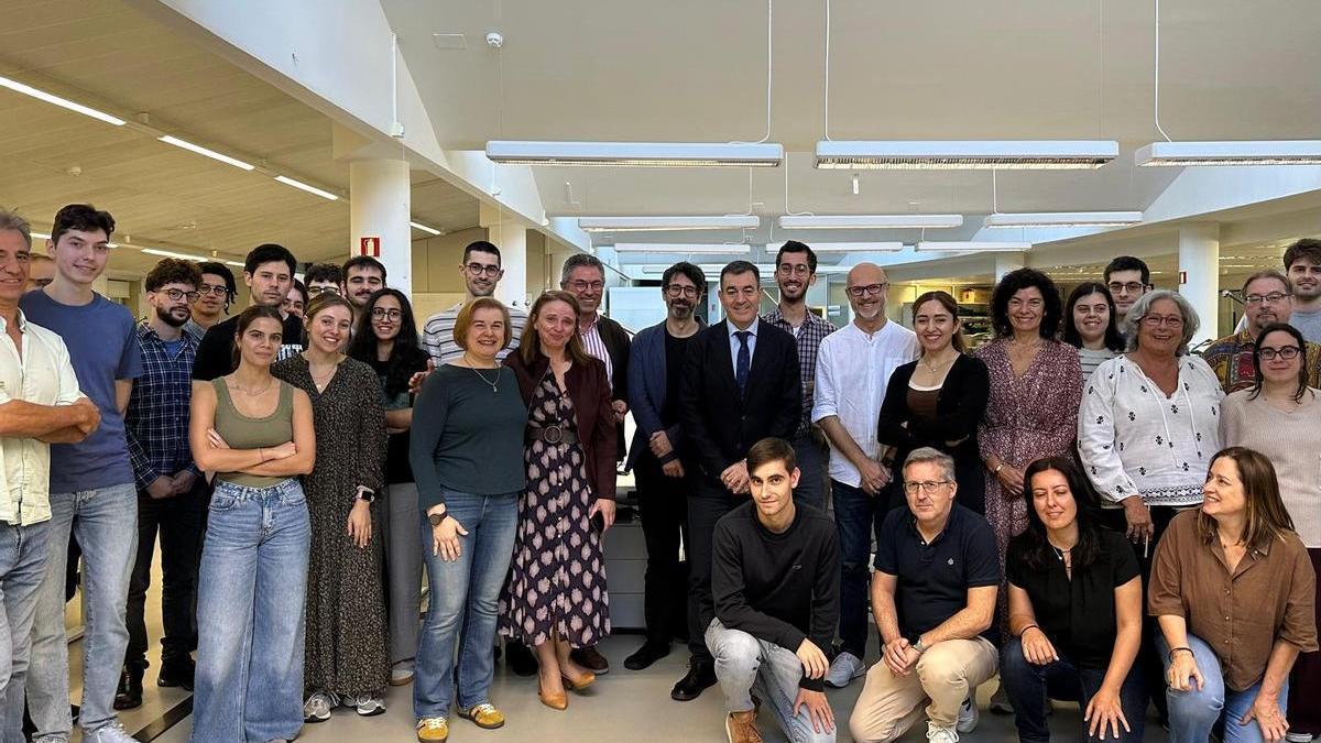 El conselleiro de Educación con el equipo del Cesga, en Santiago.