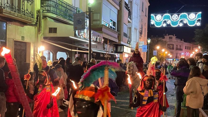 La Cabalgata de los Reyes Magos regresó a Cieza para envolverla de magia