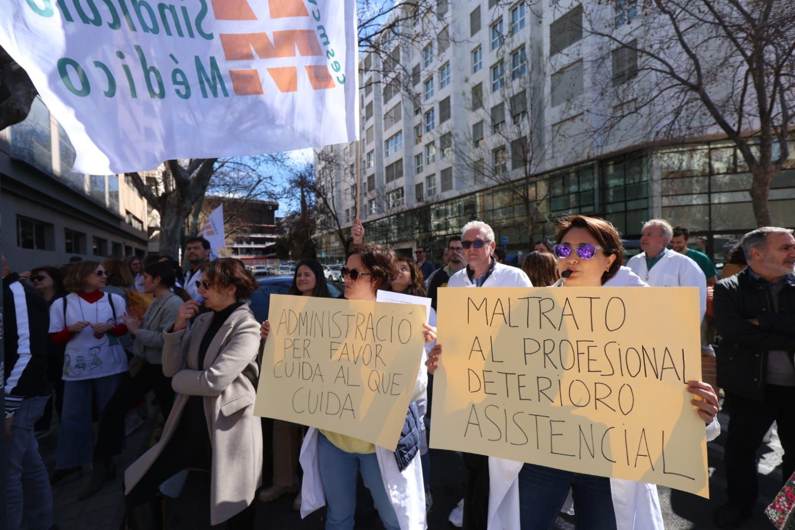 Los médicos valencianos salen a la calle a reclamar mejoras laborales