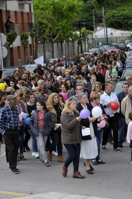 Protestas de padres y alumnos en Sotrondio por el cierre de aulas en el Colegio San José