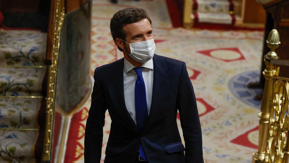 Casado abandona el Congreso de los Diputados.