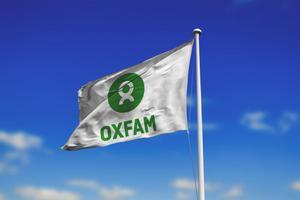 Bandera con el anagrama de Oxfam.
