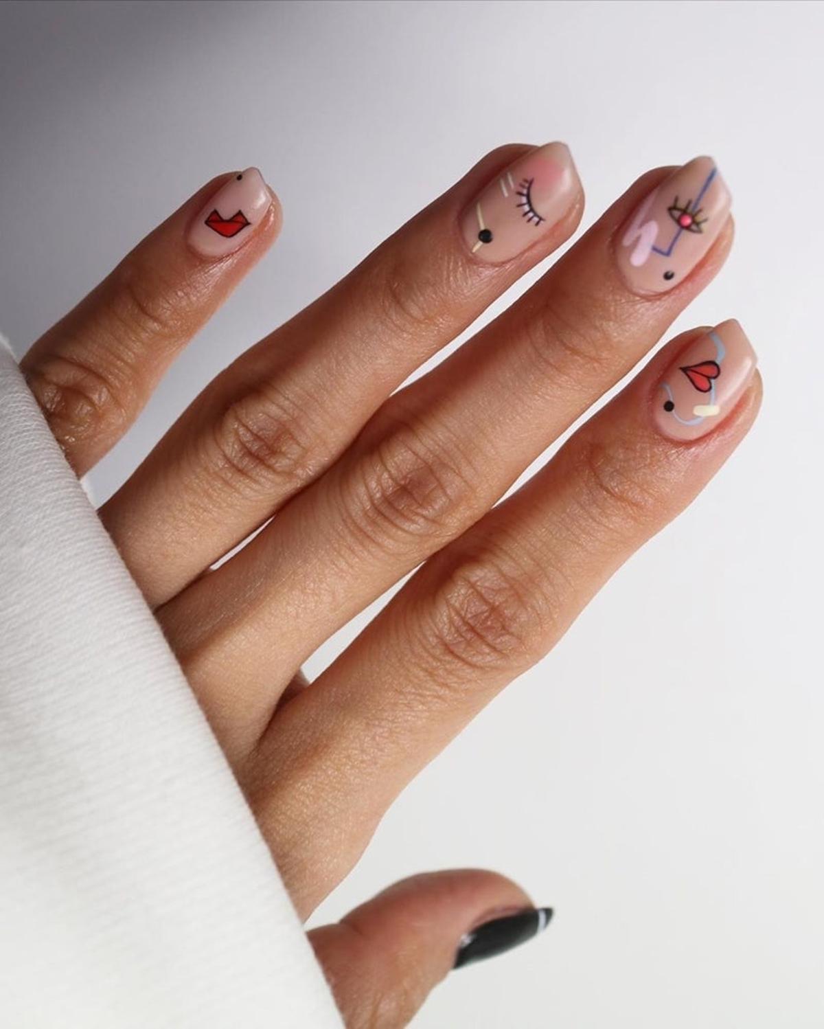 Uñas con forma de pintalabios