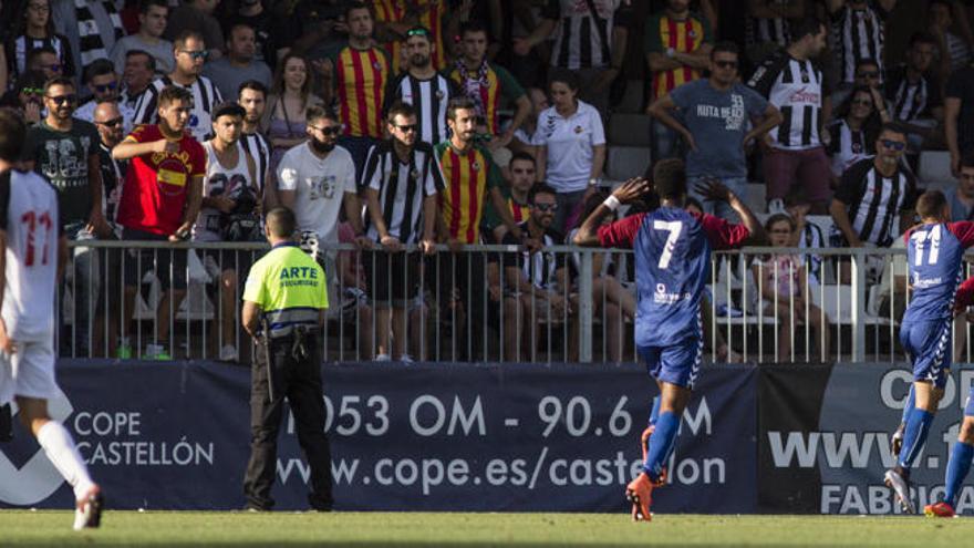 La afición del Castellón se ha rehecho tras el mazazo del 2-2.